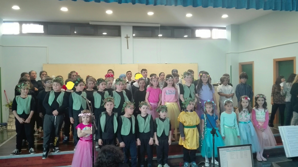 Scuola Primaria di Poggio Picenze Progetto OPCM Spettacolo finale “Sogno e son desto” attraverso i classici di Shakespeare e musica e canti  di autore! Un sincero ringraziamento agli esperti Sandra Antonelli, Antonella Lattanzi e Rosella  Pezzuti!